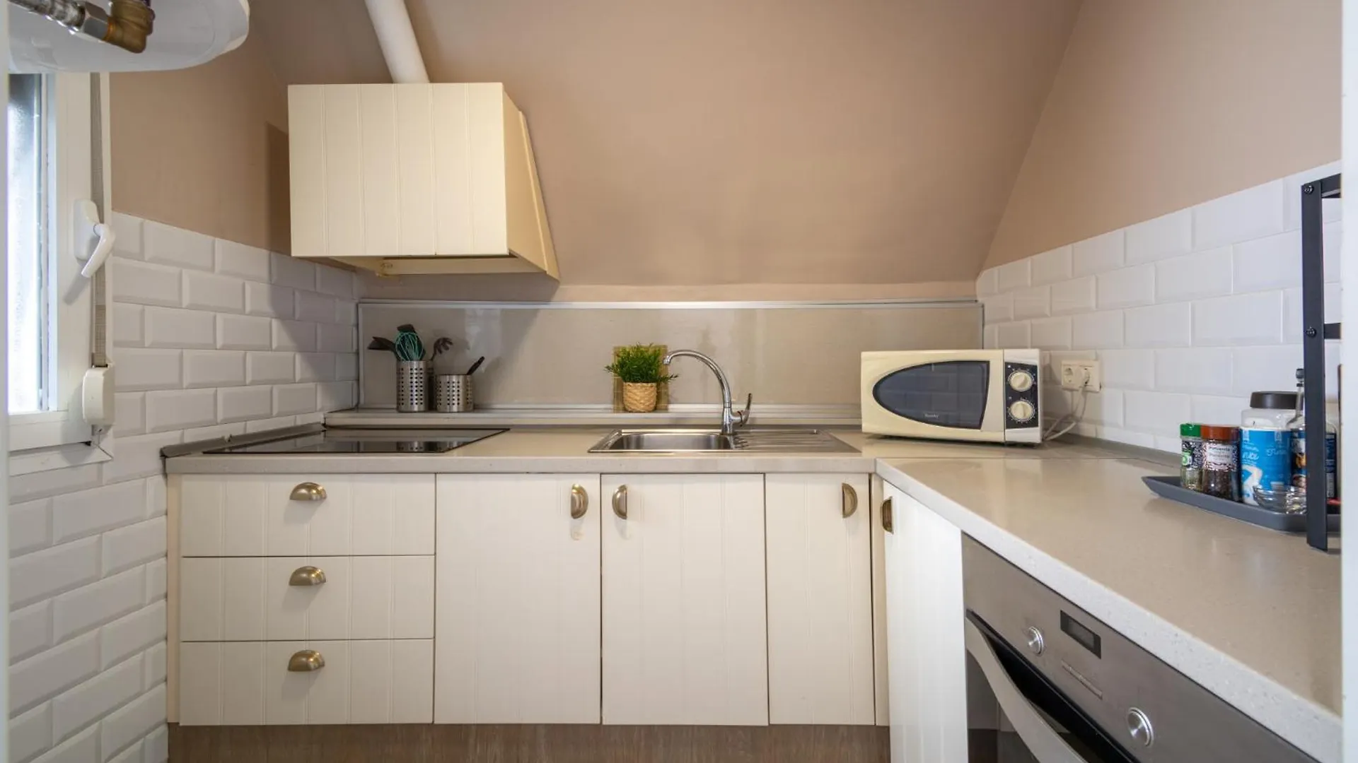 Casa Anselmsson - Your Dream Duplex Escape With A Pool Torremolinos 0*,  Spain